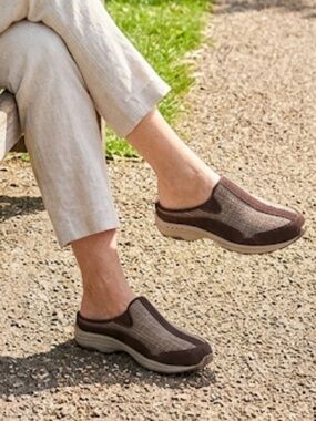 Easy Spirit Brown and Tan Slip On Loafers Tennis Shoe Gold Accent Size 8 1/2 WW